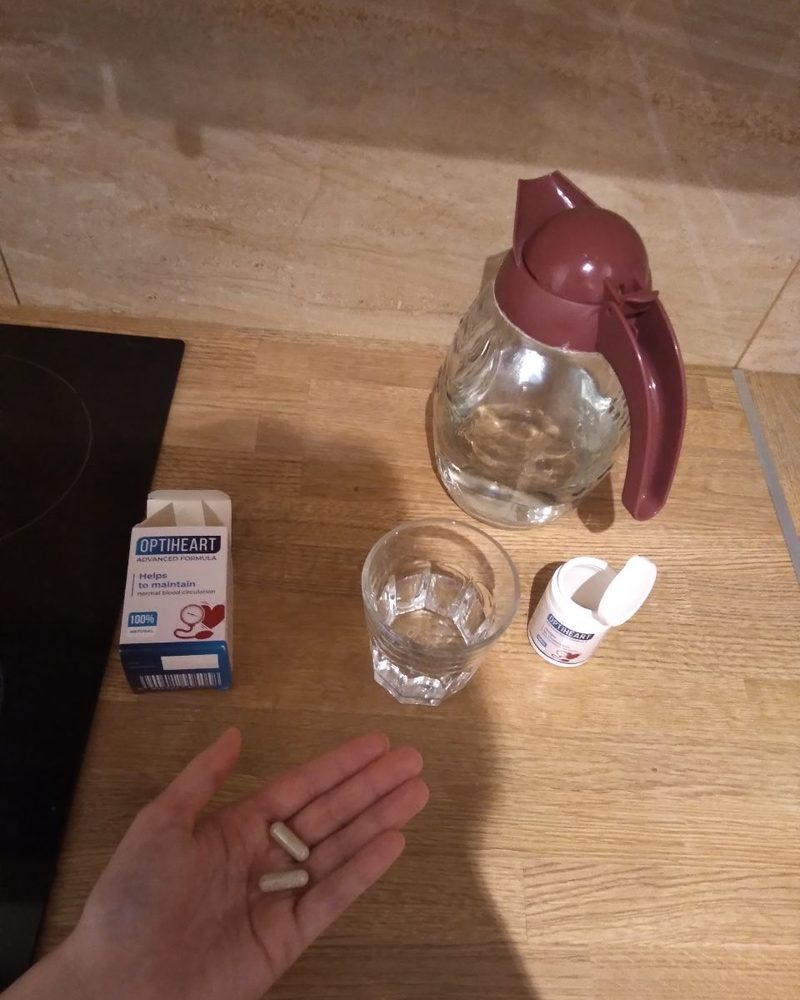 Optiheart – weiße Kapseldose mit Faltschachtel